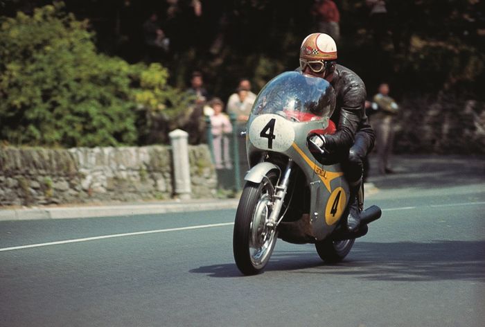 Mike Hailwood mengonfersi 37 kemenangan menjadi 9 gelar juara dunia pada tahun 1960-an 