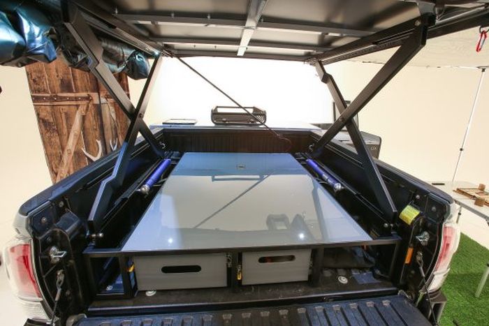 TRD-Sport Trailer menggunakan mekanisme scissors-lift