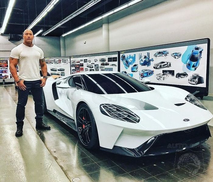 Dwayne Johnson memiliki koleksi Ford GT 2017