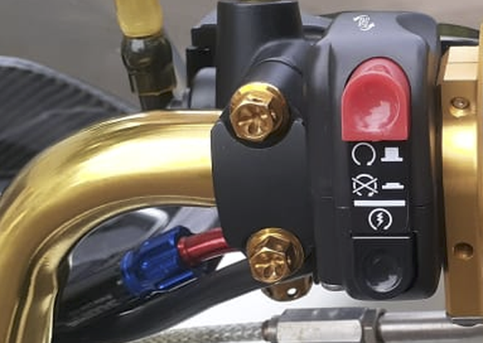 Baut Probolt gantikan baut saklar kanan bawaan motor