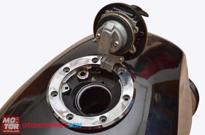 Tutup tangki Ninja terpasang di tangki Tiger