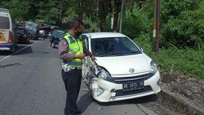 Toyota Agya ringsek bodi kanan setelah terlibat dalam kecelakaan beruntun