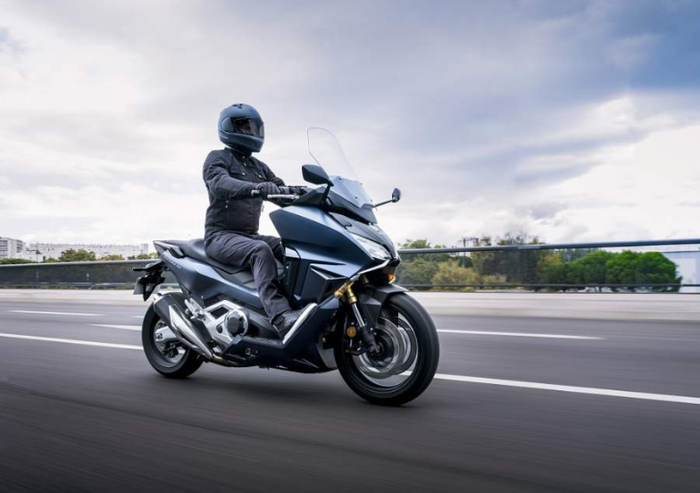 Honda Forza 750 2023, dapat fitur USB type C dan konektivitas HSVCS