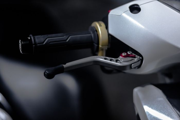 Master rem CRG dan gas spontan Domino pada area kemudinya