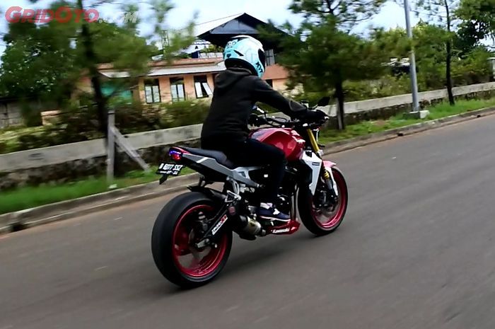 Ilustrasi berkendara di pagi hari lebih aman dibanding malam.