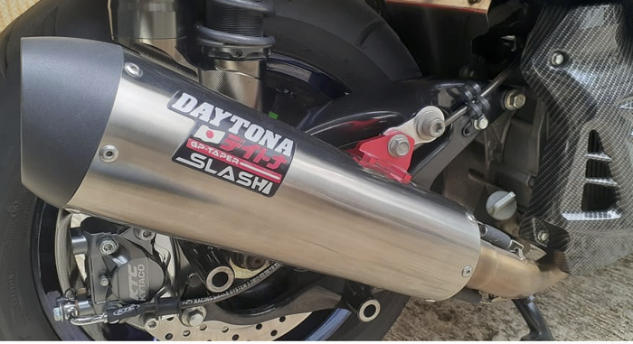 Knalpot Daytona Slash pada Yamaha NMAX