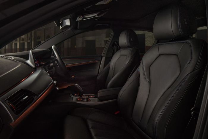 Kabin pakai trim kulit Dakota