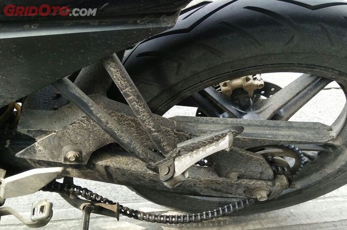 Ilustrasi rantai motor lepas