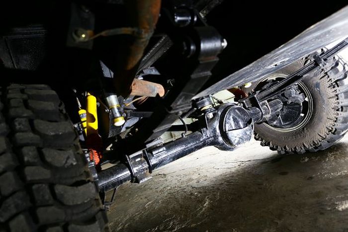 Gardan diganti dengan Land Rover Discovery agar lebih kokoh