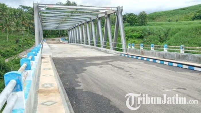 Jembatan Srigonco di Desa Srigonco, Kecamatan Bantur, Kabupaten Malang.