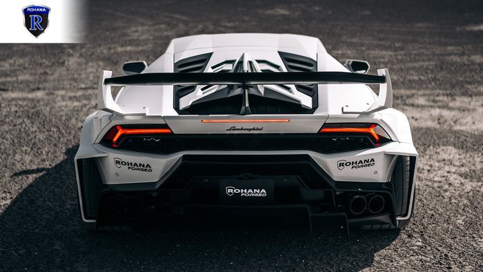 Tampilan sayap berukuran besar di burita Lamborghini Huracan
