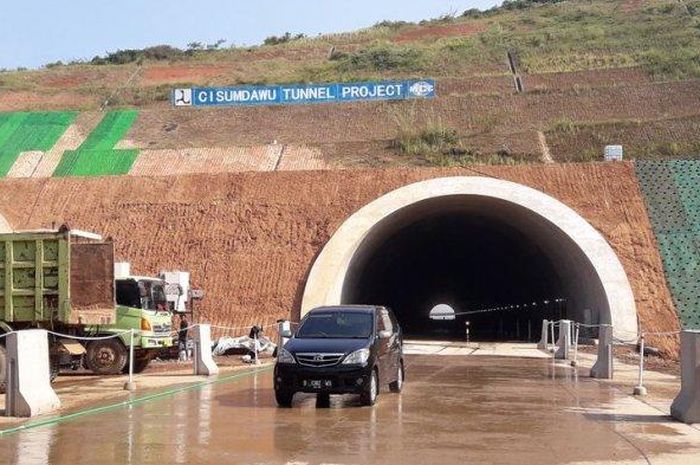Proyek terowongan di Jalan Tol Cisumdawu