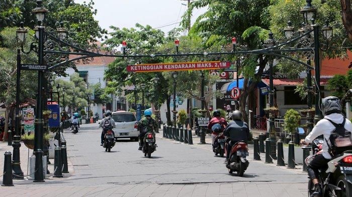 portal yang dibuat Dishub Kota Semarang di simpang Jalan Letjen Suprapto.