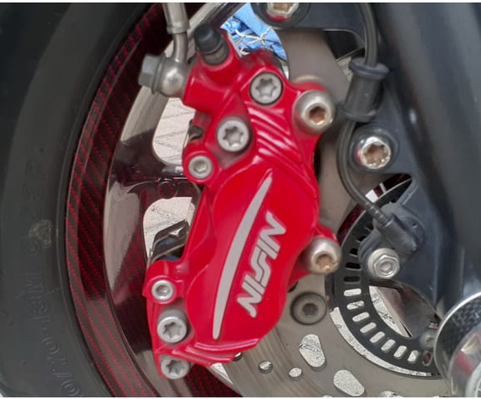 Kaliper rem depan pakai Nissin 4 pot