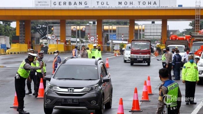 ilustrasi penyekatan di ruas jalan tol pada masa mudik lebaran