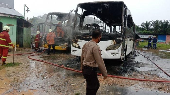 Bus Pariwisata Duta Trans Wisata terbakar misterius