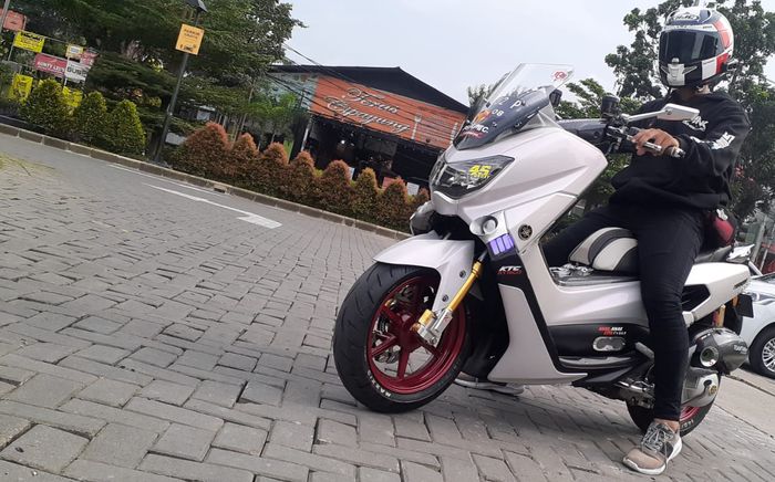 Sambut tahun baru Yamaha NMAX lawas modifikasi ini ganti baju rombak paduan warna.