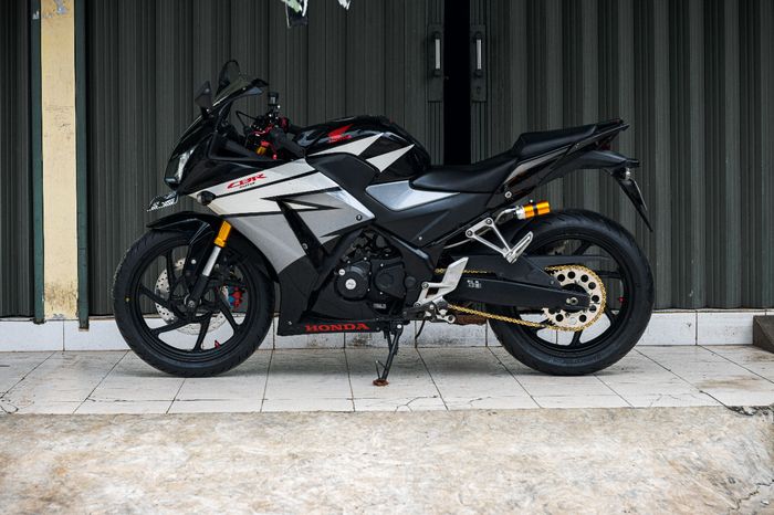 Honda CBR150R K45 bisa tampil kece seperti All New CBR150R, pakai upside down!