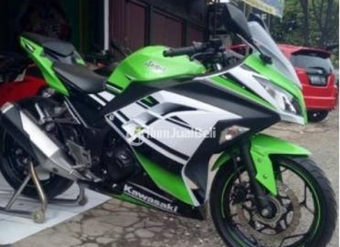 Ilustrasi Kawasaki Ninja 250 ABS bekas.