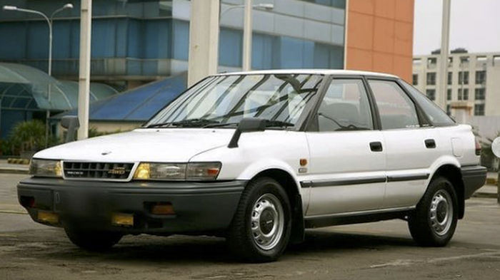 Toyota Corolla Liftback dengan sentuhan oem looks dan tempel part versi luar negeri