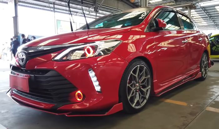 Proses pasang bumper dan headlamp dipastikan plug and play