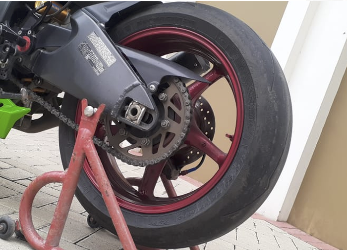 Pelek belakang pakai Yamaha R6