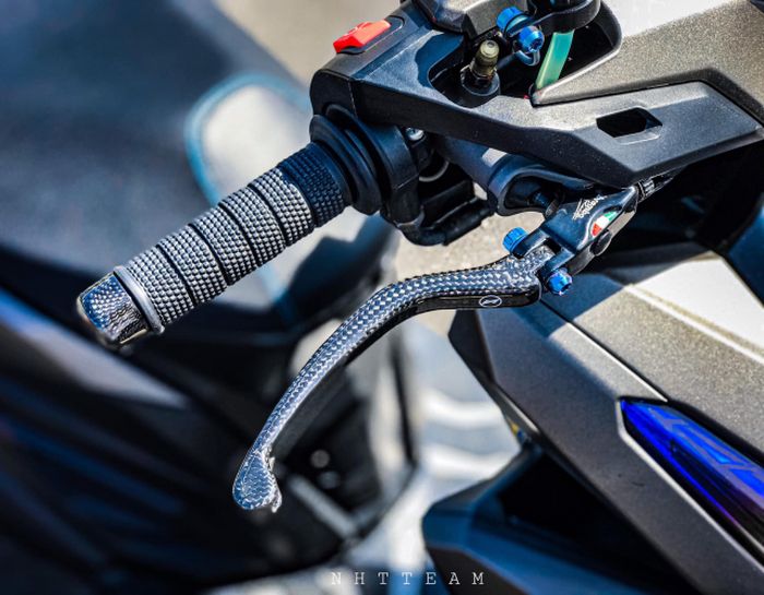 Master rem pakai Brembo dan tuas Dream Base karbon