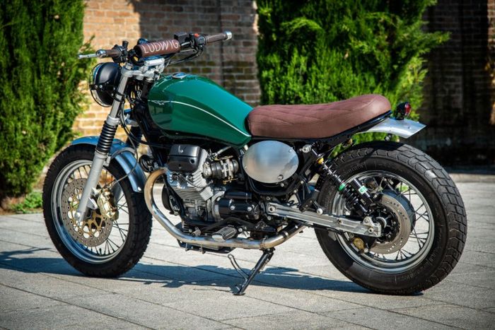 Tampilannya dibuat stylish meski bergaya scrambler