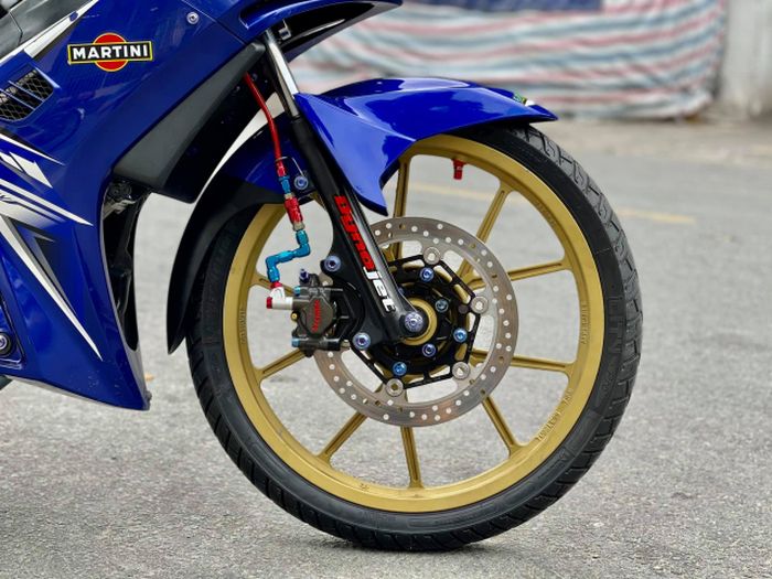 Kaki-kakinya juga makin istimewa