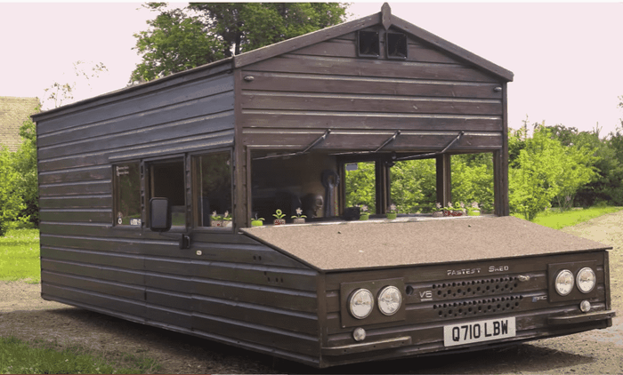 detail rumah kayu berjalan bermesin V8 milik Audi RS4