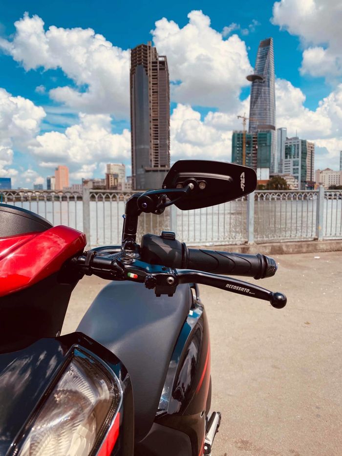 tuas rem belakang juga diganti dan pakai spion CRG