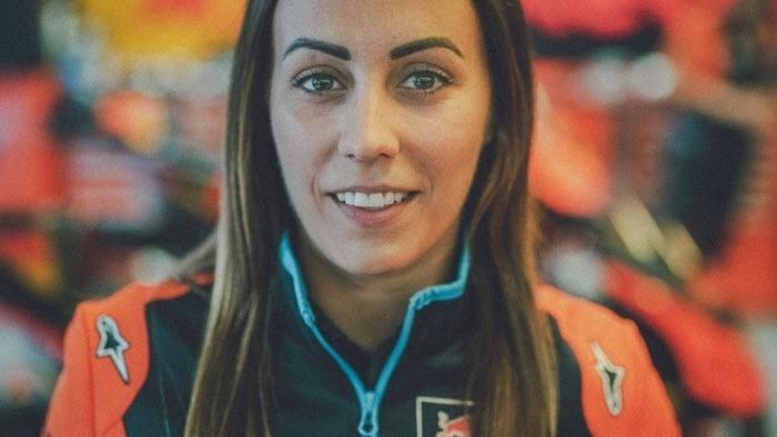 Tim Repsol Honda comot ahli elektronik KTM, Jenny Anderson ke paddock Marc Marquez sebagai penganalisis data.