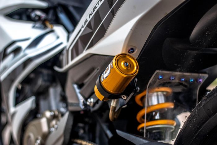 Shock belakang pakai Ohlins