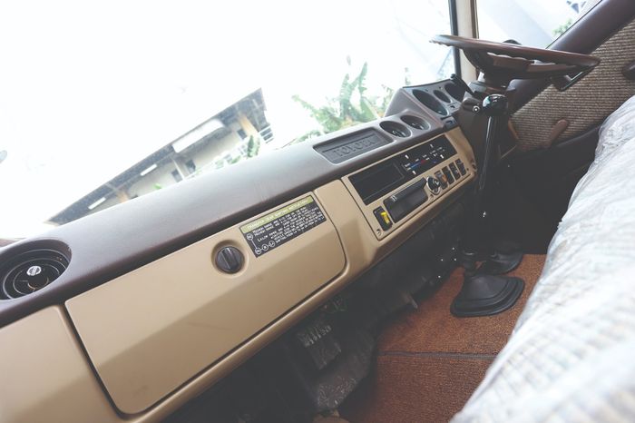 Restorasi Toyota Land Cruiser FJ60 1981