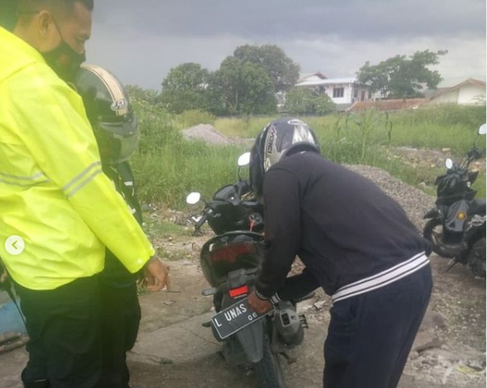 akibat menggunakan pelat nomor nyeleneh, bisa melanggar undang-undang no 22 tahun 2009 tentang lalu lintas dan angkutan jalan