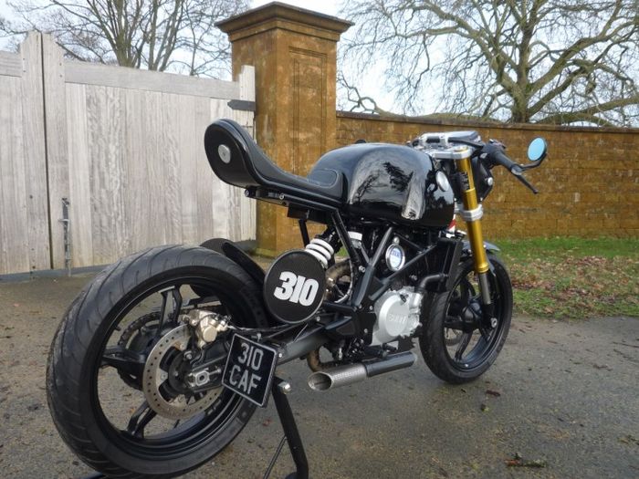 BMW G310R bergaya cafe racer 