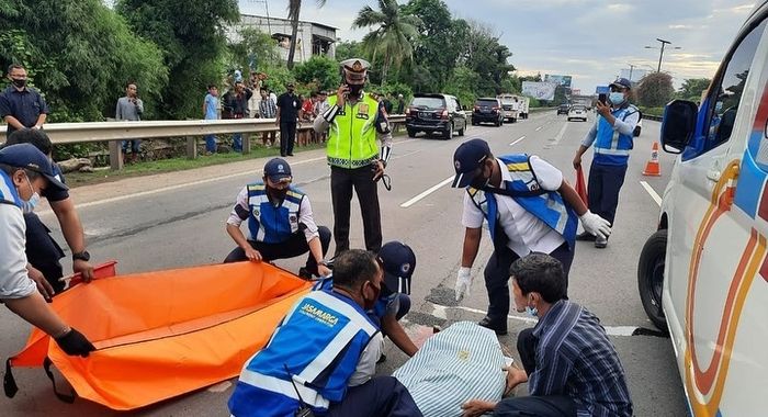 Ilustrasi, seorang pejalan kaki tertabrak ketika hendak menyebrang di jalan tol