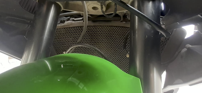 Imbangi mesin kena oprekan Kawasaki Ninja ZX-6R templok radiator racing seharga Yamaha NMAX baru.