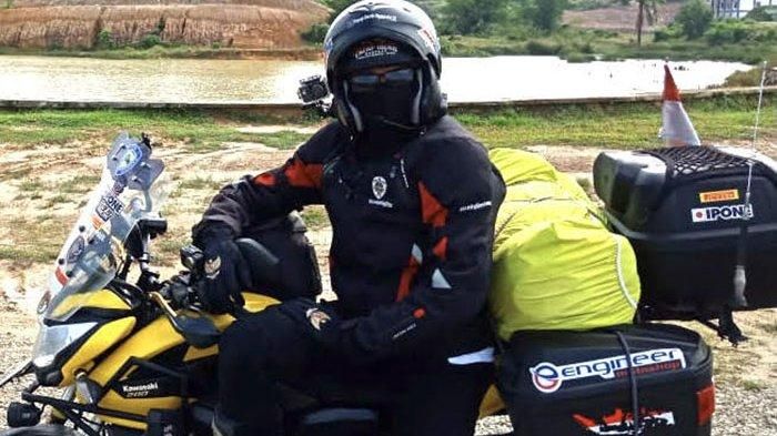 Bambang Sukmana menuju Mekkah, Arab Saudi menunggangi Kawasaki Pulsar 200NS