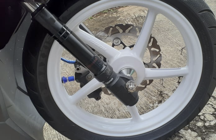 Pelek pakai Rossi palang 5 repaint putih solid