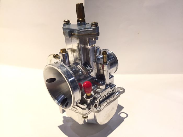 Koso Tipe KSR 28 mm skep kotak membuat karburator lebih pendek, asupan udara dan bensin cepat sampai ruang bakar