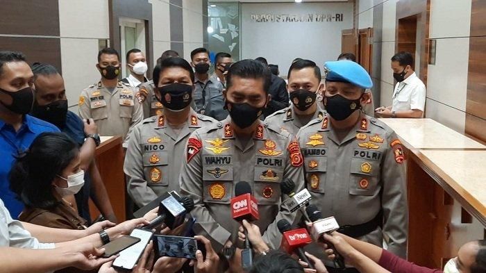 Kapolda Aceh, Irjen Wahyu Widada usai menyerahkan makalah Irjen Wahyu Widodo di gedung DPR RI untuk uji kelayakan calon Kapolri Baru, Komisaris Jenderal Listyo Sigit Prabowo
