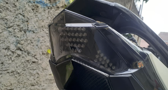 Stoplamp belakang custom smoke black dan pakai lampu LED