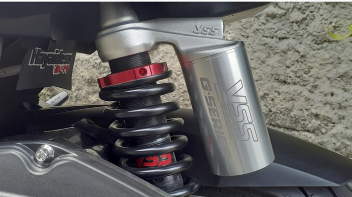 Sokbreker pakai YSS G-Series Laser Gravure dengan warna senada body