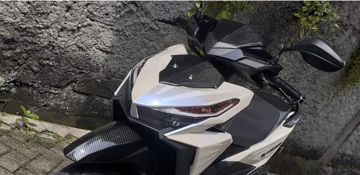 Gak melulu full kevlar Honda Vario 150 ini kece dan mewah berpadu dengan waterprinting.               