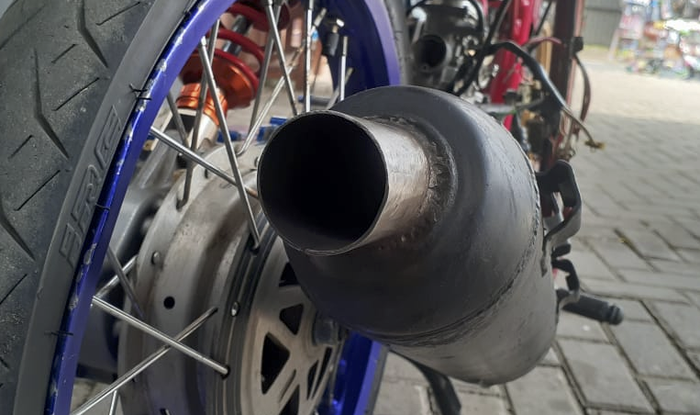 Knalpot dan leheran custom ala kondoman