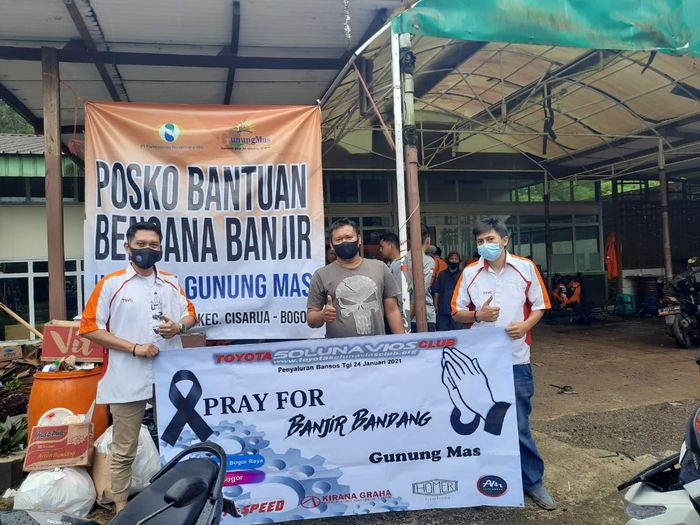 Donasi peduli banjir bandang di Gunung Mas Puncak