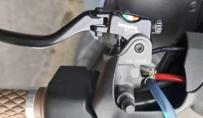 Handel rem kiri pakai Brembo RCS 16