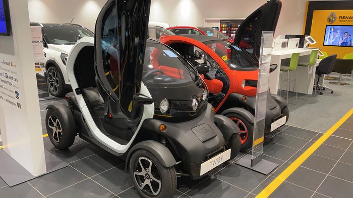 Renault Twizy buka pintunya model pintu gunting