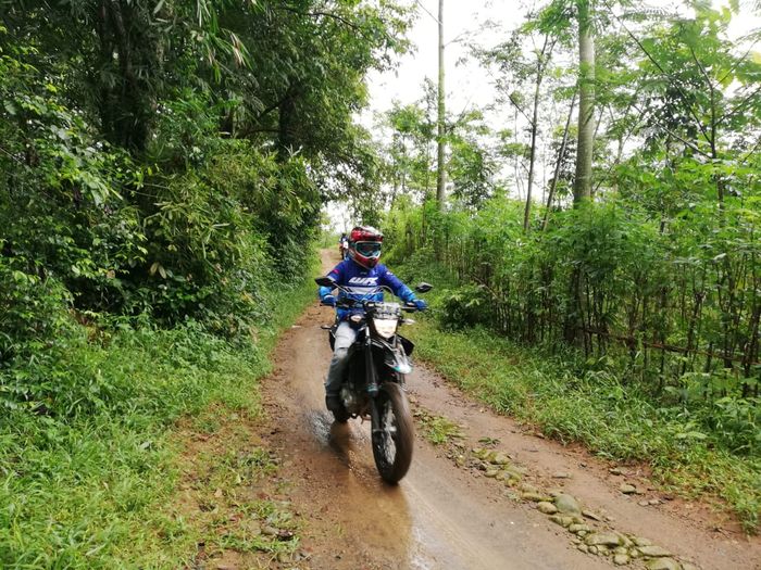 Konsumen Yamaha WR 155 R sedang trabasan